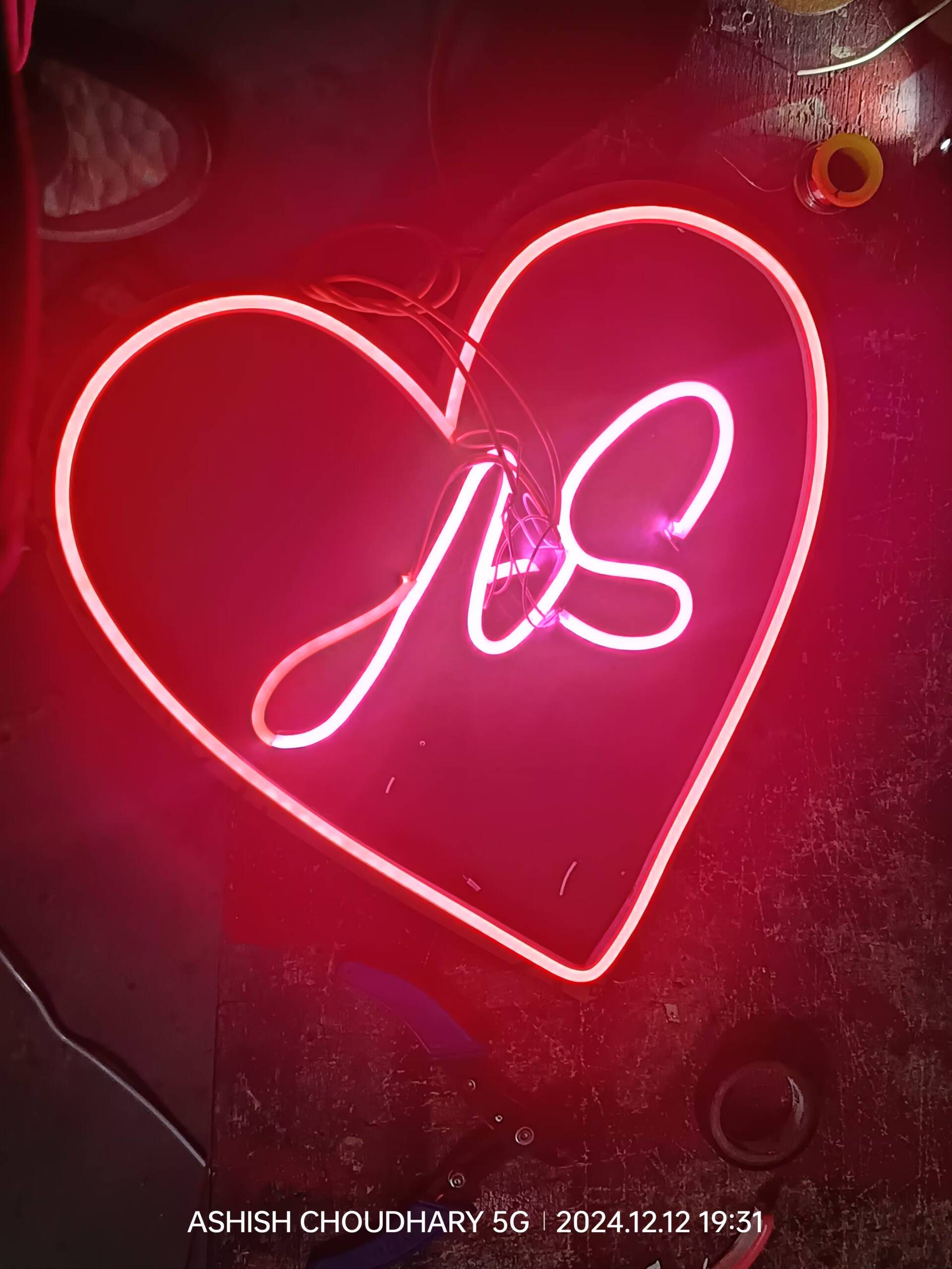 Neon 12